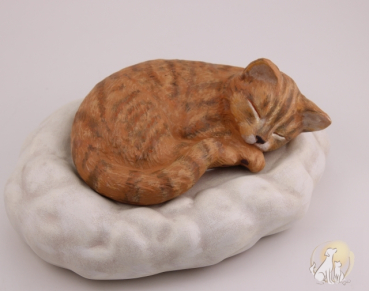 Preview: Tierurne Katze auf Wolke/Kissen, 1 Liter, versch. Ausführungen Preview: Katze auf Wolke Beispiel Fotovorlage rot getigert