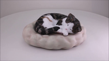 Preview: Tierurne Katze auf Wolke/Kissen, 1 Liter, versch. Ausführungen Preview: Produktvideo Tierurne Katze auf Wolke/Kissen, 1 Liter, bemalt nach Fotovorlage