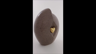 Preview: Keramikurne glänzendes Herz, versch. Farben und Größen Preview: Produktvideo Keramikurne glänzendes Herz, Farbe: braun/beige, 2,2 Liter